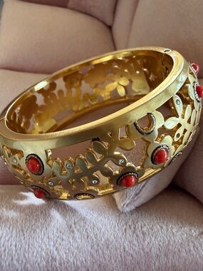 Brighton Francesca Gold Filigree Hinged Bangle with Red Cabochons NWOT